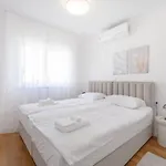 The 44 Apartman