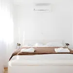 The 44 Apartman Brodarica