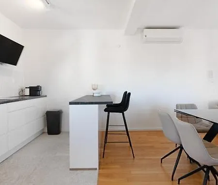 Apartment The 44