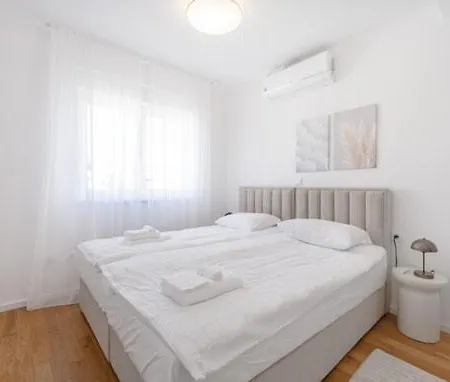 The 44 Apartment