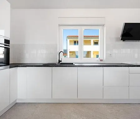 The 44 * ברודאריצה